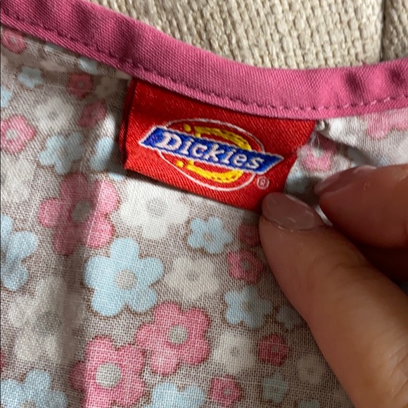 Scrub 5 tops bundle - Picture 5 of 12